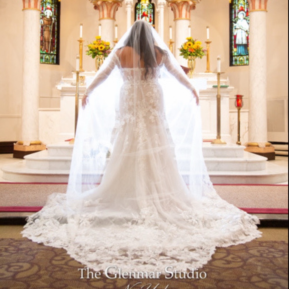 Essense of Australia WEDDING DRESS AND VEIL  👰🏻‍♀️